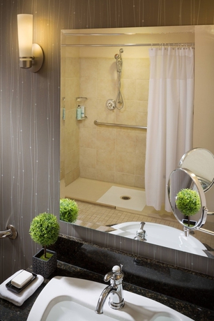 Imagen de la habitación del Hotel Courtyard Burlington Harbor. Foto 2