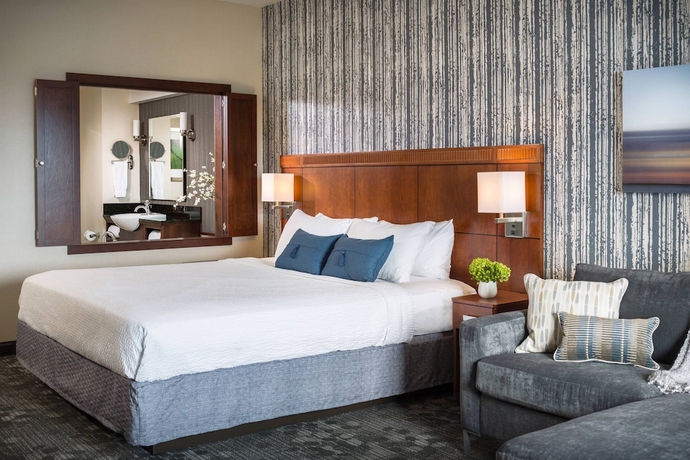 Imagen de la habitación del Hotel Courtyard Burlington Harbor. Foto 9