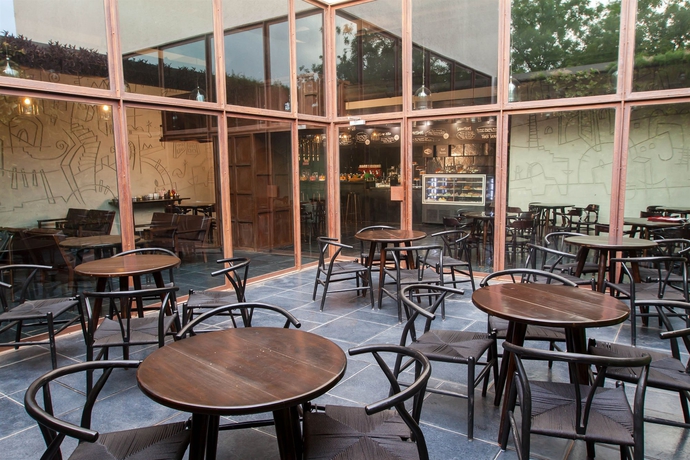 Imagen del bar/restaurante del Hotel Courtyard By Marriott Ahmedabad. Foto 2