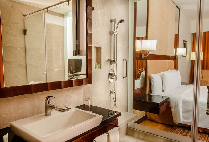 Imagen de la habitación del Hotel Courtyard By Marriott Ahmedabad. Foto 8