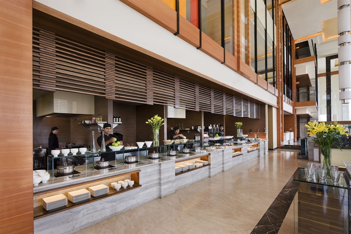 Imagen del bar/restaurante del Hotel Courtyard By Marriott Ahmedabad. Foto 3