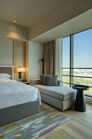 Imagen de la habitación del Hotel Courtyard By Marriott Ahmedabad Sindhu Bhavan Road. Foto 3