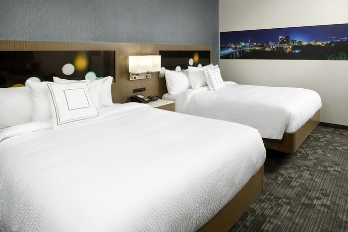 Imagen de la habitación del Hotel Courtyard By Marriott Akron Downtown. Foto 3