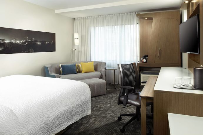 Imagen de la habitación del Hotel Courtyard By Marriott Akron Downtown. Foto 5