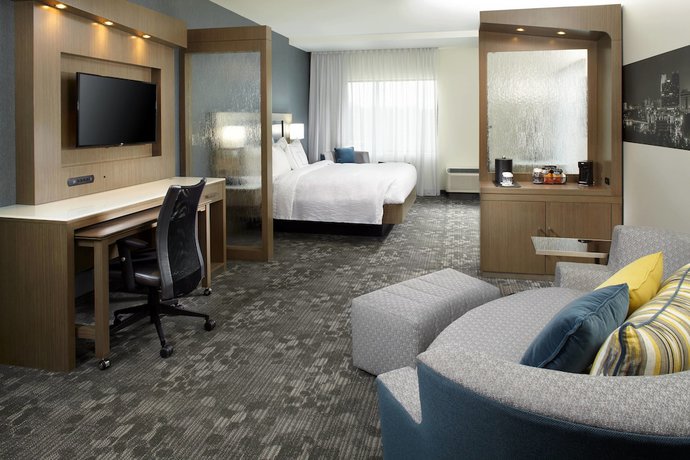 Imagen de la habitación del Hotel Courtyard By Marriott Akron Downtown. Foto 8