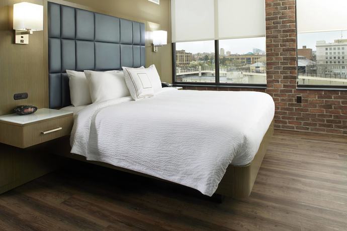 Imagen de la habitación del Hotel Courtyard By Marriott Akron Downtown. Foto 11