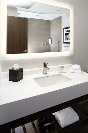 Imagen de la habitación del Hotel Courtyard By Marriott Akron Downtown. Foto 15