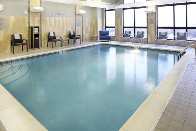 Imagen de la piscina del Hotel Courtyard By Marriott Akron Downtown. Foto 20