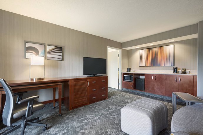 Imagen de la habitación del Hotel Courtyard By Marriott Akron Fairlawn. Foto 6