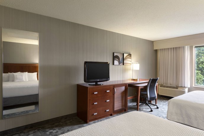 Imagen de la habitación del Hotel Courtyard By Marriott Akron Fairlawn. Foto 8