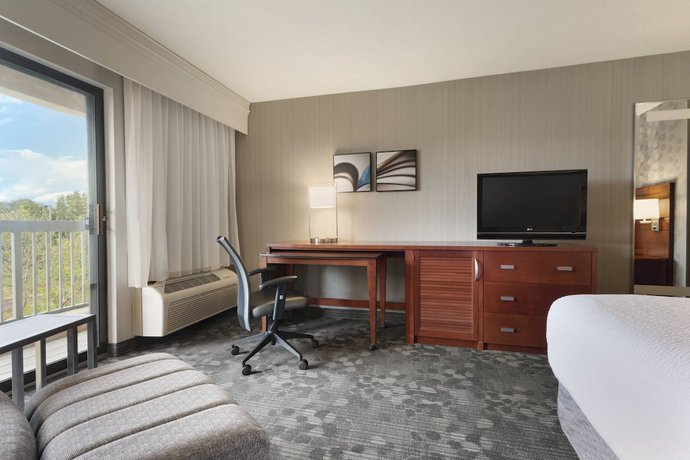 Imagen de la habitación del Hotel Courtyard By Marriott Akron Fairlawn. Foto 10