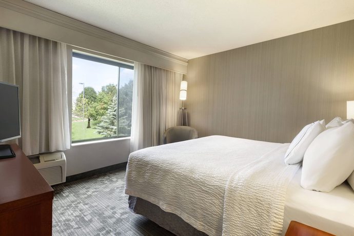 Imagen de la habitación del Hotel Courtyard By Marriott Akron Fairlawn. Foto 11