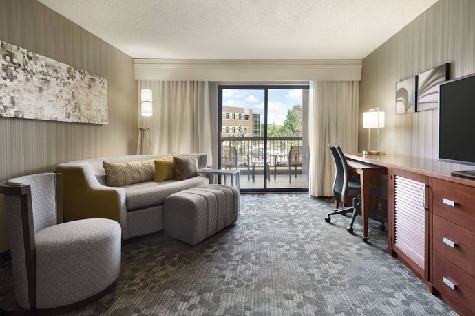 Imagen de la habitación del Hotel Courtyard By Marriott Akron Fairlawn. Foto 12