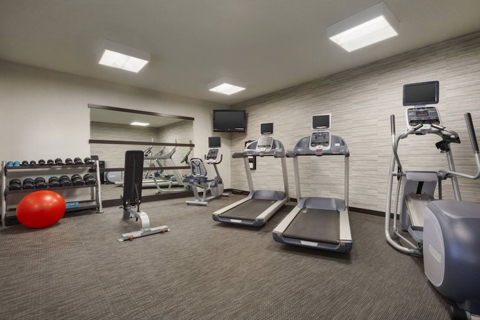 Imagen de los interiores del Hotel Courtyard By Marriott Akron Fairlawn. Foto 18