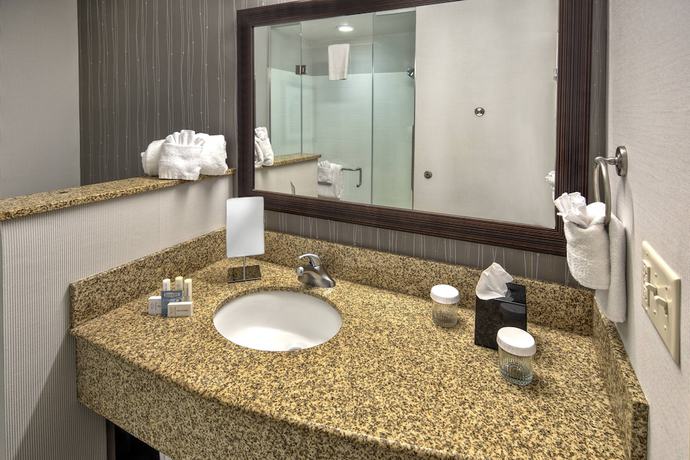 Imagen de la habitación del Hotel Courtyard By Marriott Alexandria. Foto 3