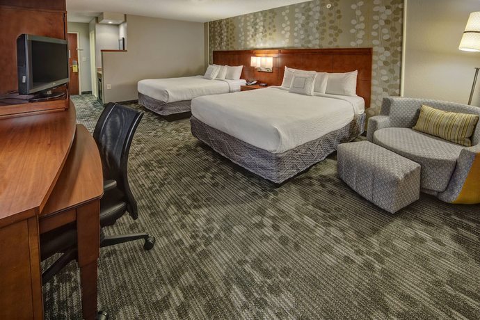 Imagen de la habitación del Hotel Courtyard By Marriott Alexandria. Foto 4