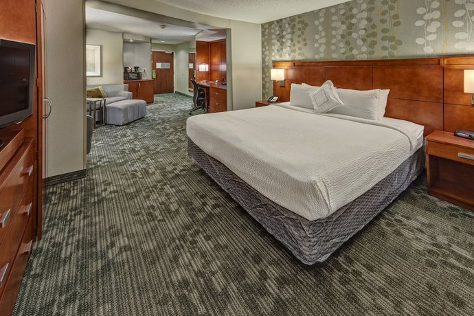 Imagen de la habitación del Hotel Courtyard By Marriott Alexandria. Foto 5