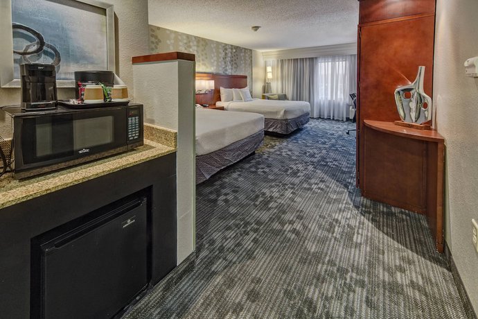 Imagen de la habitación del Hotel Courtyard By Marriott Alexandria. Foto 9