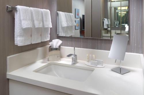 Imagen de la habitación del Hotel Courtyard By Marriott Alpharetta Atlanta. Foto 17