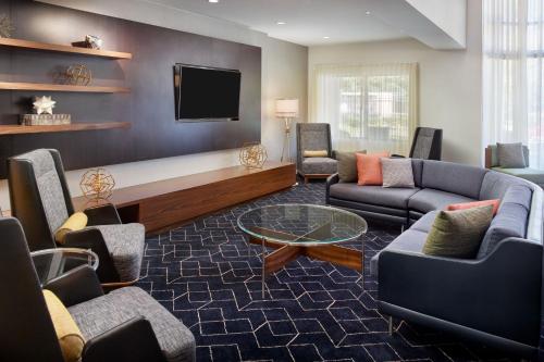 Imagen de los interiores del Hotel Courtyard By Marriott Alpharetta Atlanta. Foto 19