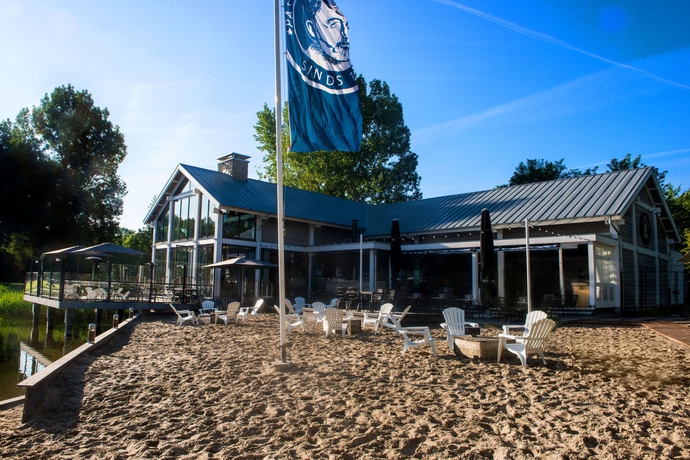 Imagen de los exteriores del Hotel Courtyard By Marriott Amsterdam Airport. Foto 10