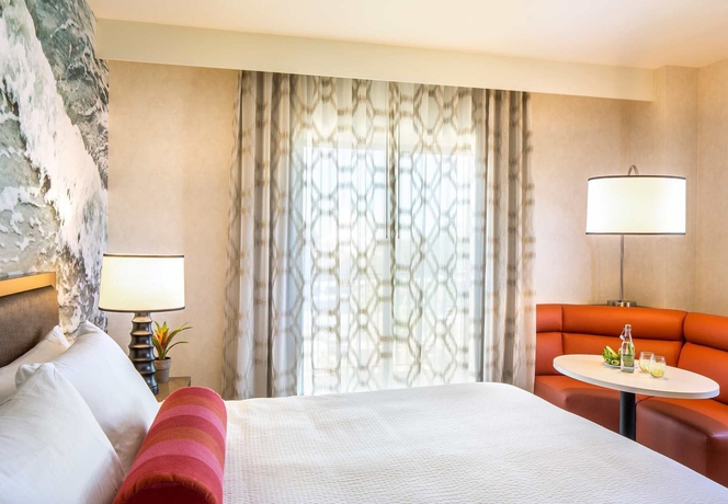 Imagen de la habitación del Hotel Courtyard By Marriott Anaheim Theme Park Entrance. Foto 4