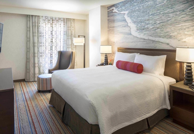 Imagen de la habitación del Hotel Courtyard By Marriott Anaheim Theme Park Entrance. Foto 10