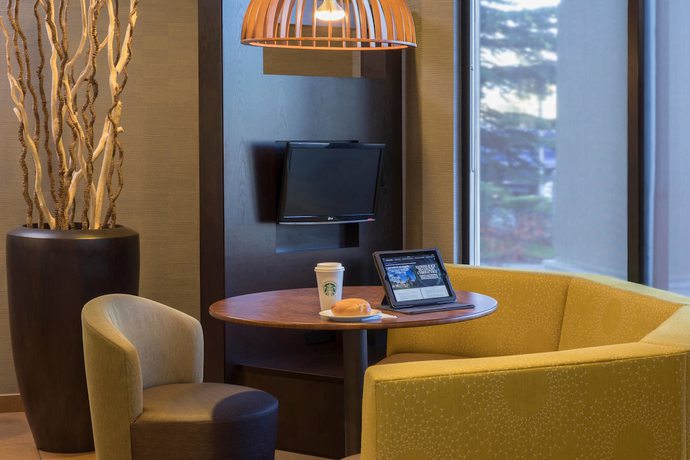 Imagen del bar/restaurante del Hotel Courtyard By Marriott Anchorage Airport. Foto 4
