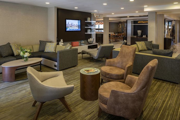 Imagen de los interiores del Hotel Courtyard By Marriott Anchorage Airport. Foto 17