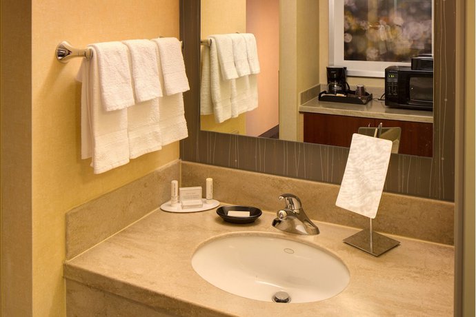 Imagen de la habitación del Hotel Courtyard By Marriott Anchorage Airport. Foto 12