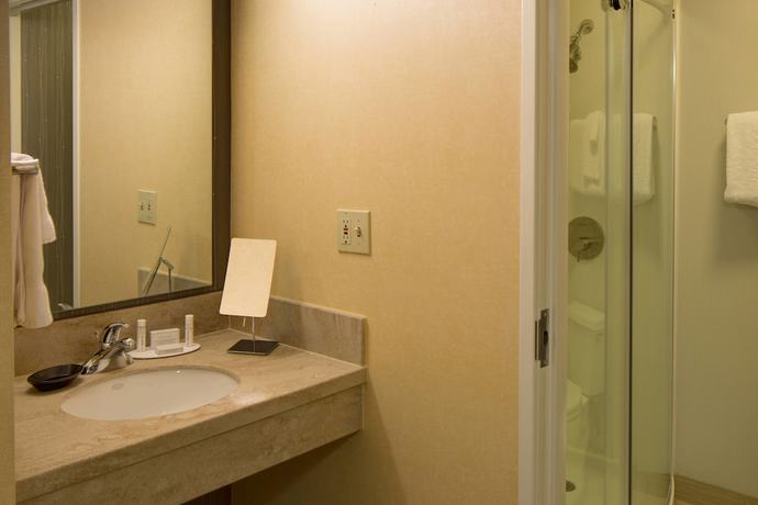 Imagen de la habitación del Hotel Courtyard By Marriott Anchorage Airport. Foto 13
