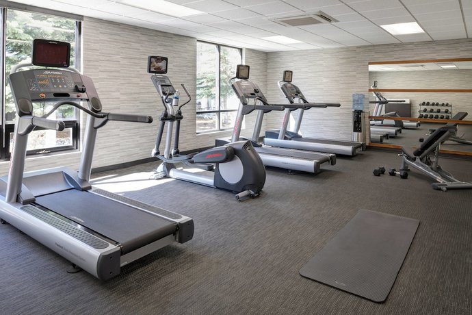 Imagen de los interiores del Hotel Courtyard By Marriott Anchorage Airport. Foto 19