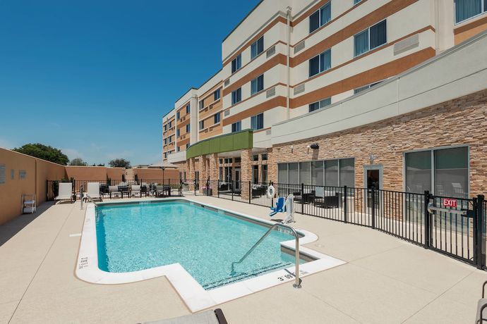 Imagen de la piscina del Hotel Courtyard By Marriott Ardmore. Foto 20