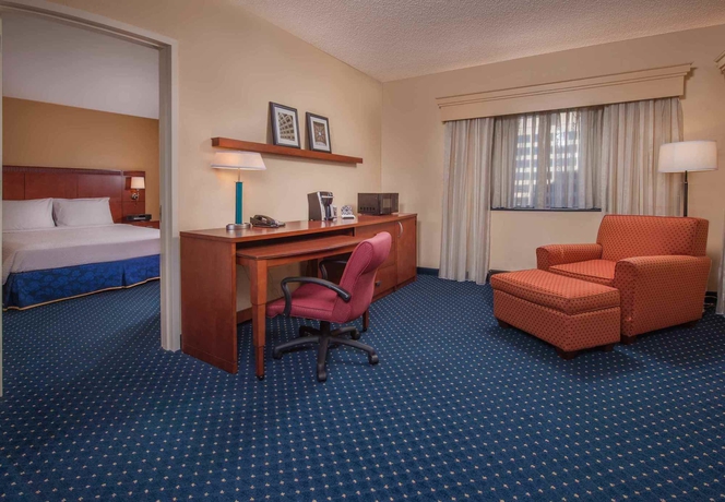 Imagen de la habitación del Hotel Courtyard By Marriott Arlington Crystal City/reagan National. Foto 5