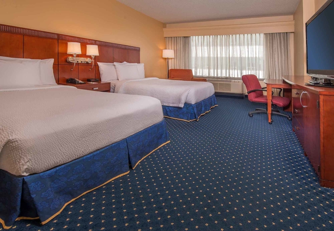 Imagen de la habitación del Hotel Courtyard By Marriott Arlington Crystal City/reagan National. Foto 8
