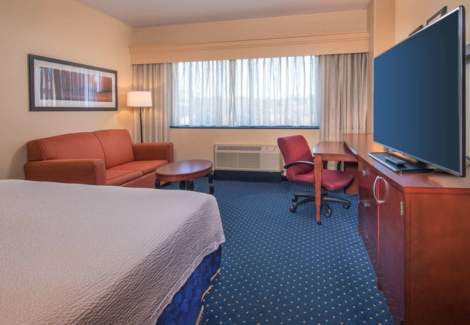 Imagen de la habitación del Hotel Courtyard By Marriott Arlington Crystal City/reagan National. Foto 11