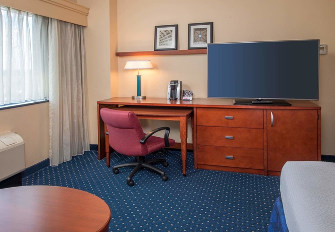 Imagen de la habitación del Hotel Courtyard By Marriott Arlington Crystal City/reagan National. Foto 12