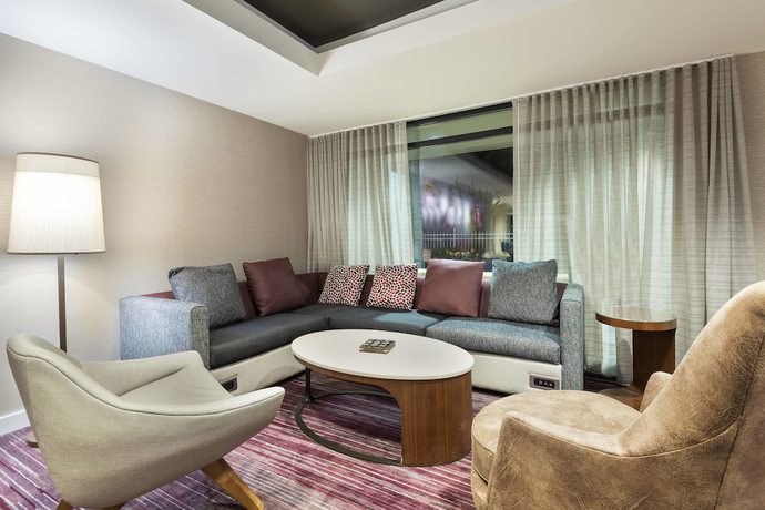 Imagen de los interiores del Hotel Courtyard By Marriott Asheville. Foto 18
