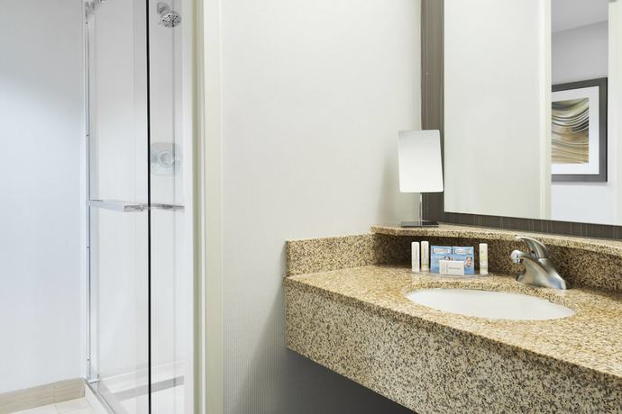 Imagen de la habitación del Hotel Courtyard By Marriott Asheville. Foto 16