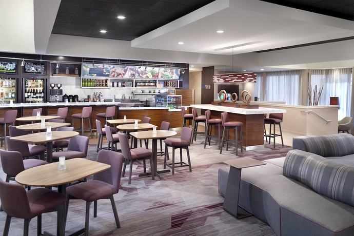 Imagen del bar/restaurante del Hotel Courtyard By Marriott Atlanta Airport South/sullivan Road. Foto 2