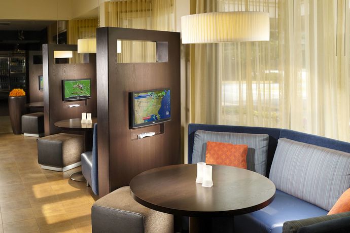 Imagen del bar/restaurante del Hotel Courtyard By Marriott Atlanta Airport South/sullivan Road. Foto 5