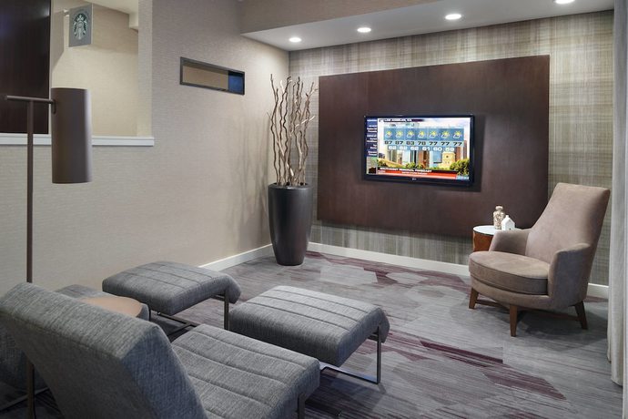 Imagen de los interiores del Hotel Courtyard By Marriott Atlanta Airport South/sullivan Road. Foto 19