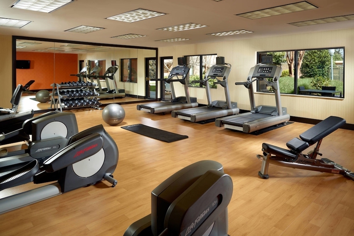 Imagen de los interiores del Hotel Courtyard By Marriott Atlanta Alpharetta. Foto 17