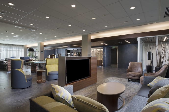 Imagen de los interiores del Hotel Courtyard By Marriott Atlanta Alpharetta/avalon Area. Foto 12