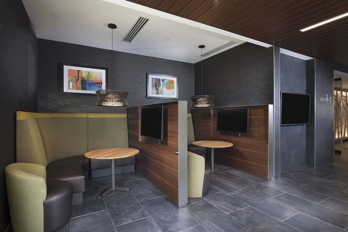 Imagen de los interiores del Hotel Courtyard By Marriott Atlanta Alpharetta/avalon Area. Foto 15