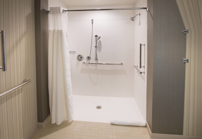 Imagen de la habitación del Hotel Courtyard By Marriott Atlanta Alpharetta/avalon Area. Foto 10