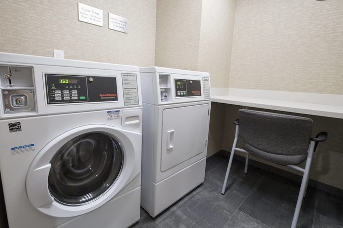 Imagen de los interiores del Hotel Courtyard By Marriott Atlanta Alpharetta/avalon Area. Foto 18