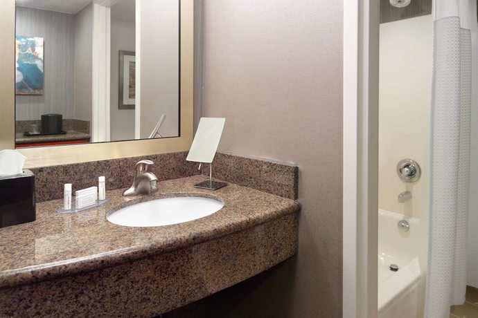 Imagen de la habitación del Hotel Courtyard By Marriott Atlanta Buckhead. Foto 11