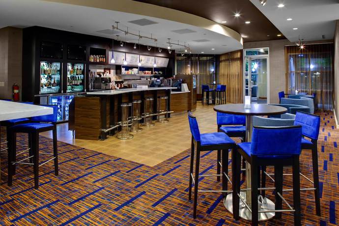 Imagen del bar/restaurante del Hotel Courtyard By Marriott Atlanta Buckhead. Foto 7