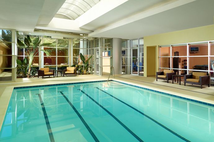 Imagen de la piscina del Hotel Courtyard By Marriott Atlanta Buckhead. Foto 20